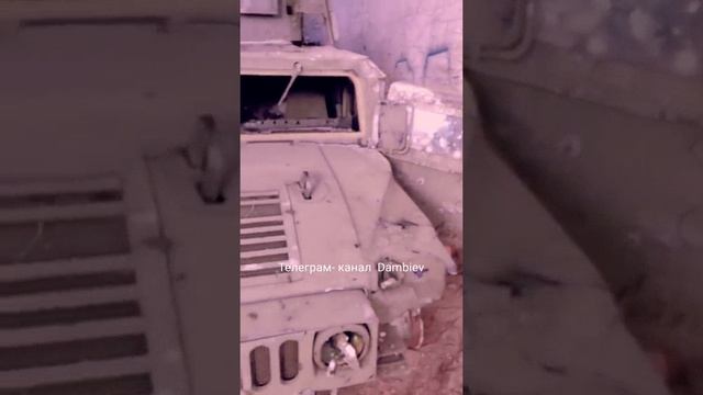 Выведенный из строя украинский автомобиль HMMWV