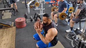 Фронтальные приседания с гирей или гантелью