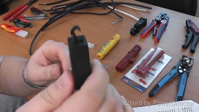 Чем снимать изоляцию с электрических кабелей. Обзор различного инструмента.