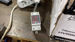 Стабилизатор напряжения релейного типа HIPER HVR8000W / 6400 Вт / 8000 ВА