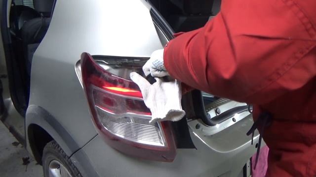 Renault Sandero Stepway. Установка парктроника самостоятельно.mp4 смотреть онлайн