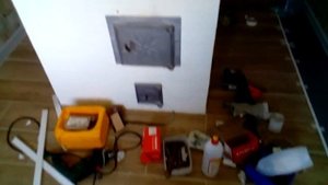 Убираем предтопочный лист. Плитка вокруг печи