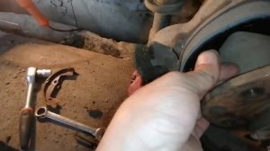 Замена колодок ручника на Opel Vectra B.