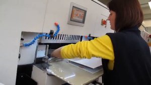 ICM-12: полуавтоматическая алфавитная/индексная высечка | ООО Полиграфические машины