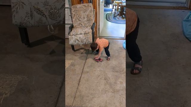 Кто-то: невозможно напугать самого себя
Этот бро: смотреть онлайн