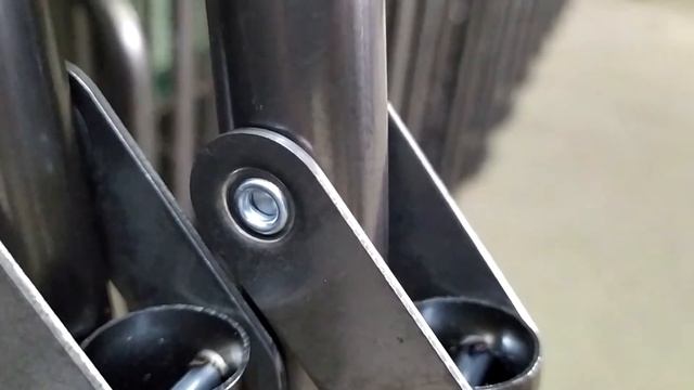 Процесс расклепывания полупустотелой  заклепки