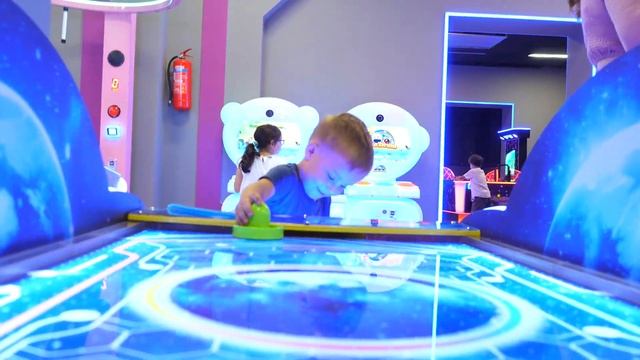 Детский развлекательный центр Kidstellar Батуми: Место для веселья и приключений Лёвы и Дани смотреть онлайн