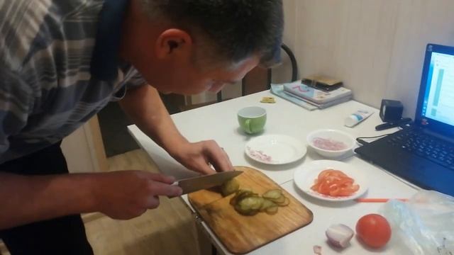 Готовим ГАМБУРГЕРЫ дома своими руками смотреть онлайн