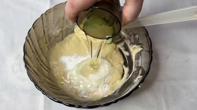 Взбиваю яйца с мукой 10 минут и больше не ломаю голову что приготовить к чаю или на завтрак! смотреть онлайн