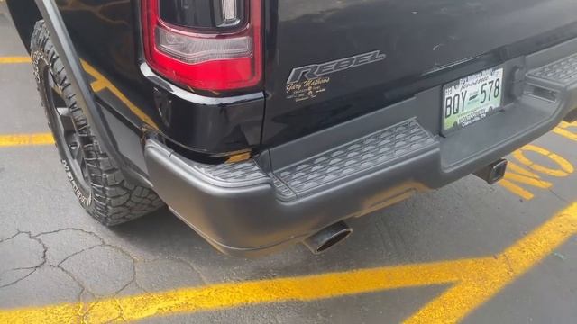 2020 RAM REBEL 5.7L HEMI Vs 2020 GMC SIERRA At4 6.2L LS! смотреть онлайн