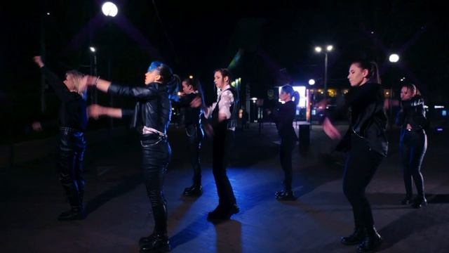 [KPOP IN PUBLIC | ONE TAKE] MONSTA X (몬스타엑스) - 'WHO DO U LOVE?' Dance Cover by TBM смотреть онлайн