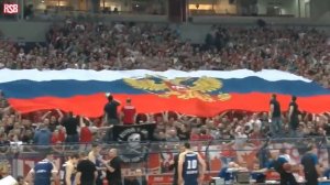 Братья Сербы разворачивают флаг России и поют Катюшу на игре с командой из Уркаи