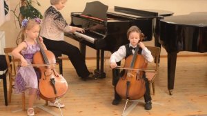 "Ой, лопнул обруч". Украинская народная песня.