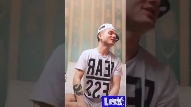 Папа с сыном сочиняли смешную песню про школу