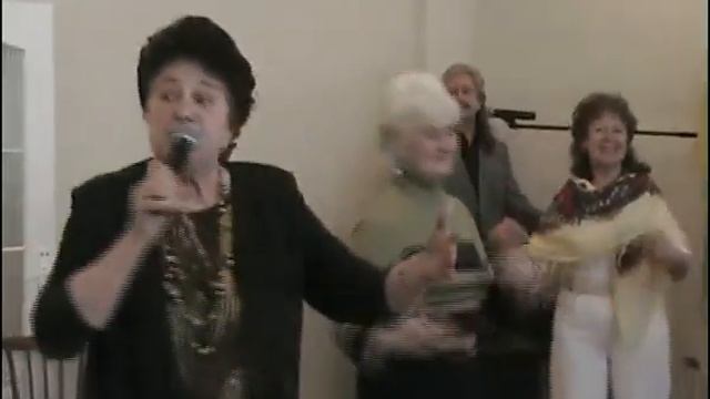 Танец бабушки заюшки видео. Видео бабушки заюшки. Бабка из месе сколько. Танцы бабушек. Танец бабушек в юбках в горошек.