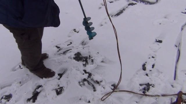 Самодельный Электро-ледобур из вентилятора и двух шестеренок Electro-ice drill from a fan and two смотреть онлайн