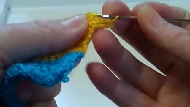 МК для новичков. Как сделать выпуклую горизонтальную линию при вязании крючком. смотреть онлайн