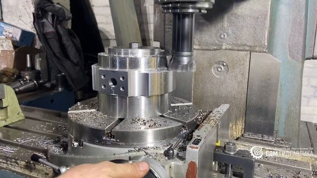 Крепление буксы гидроцилиндра / оголовок гидроцилиндр