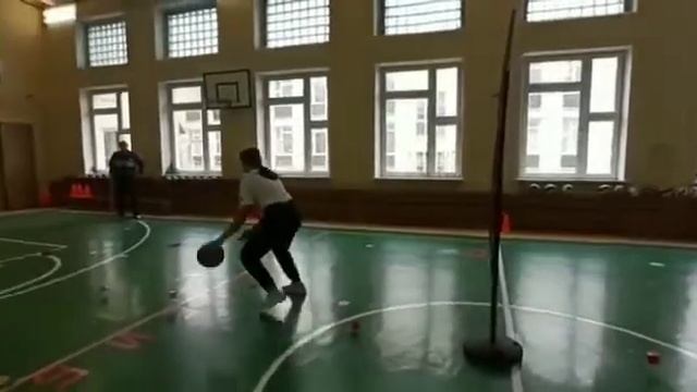 Баскетбол - ведение мяча змейкой, маятник. смотреть онлайн