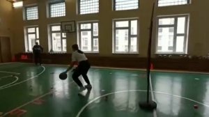 Баскетбол - ведение мяча змейкой, маятник.