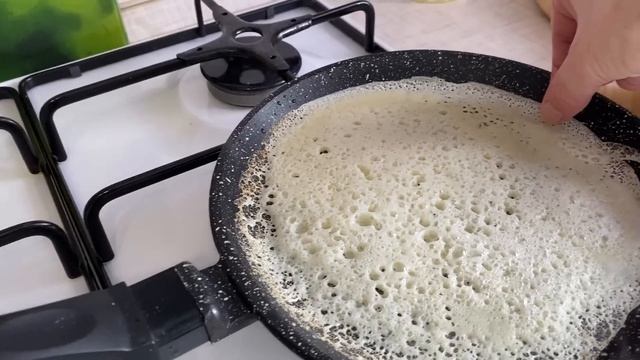 Воздушное, блинное тесто.  Кружевные блины очень вкусные и тонкие.