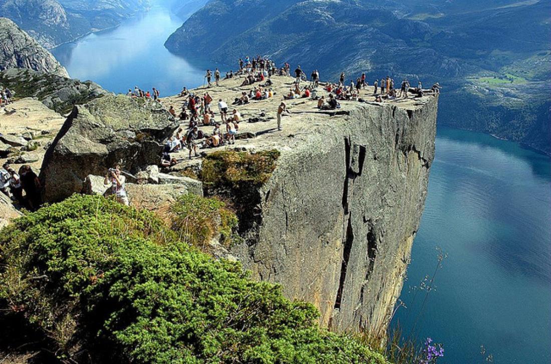 «Кафедра проповедника» или Прекестулен (Preikestolen), Норвегия