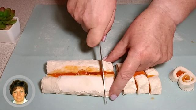 ? "Ушки" с абрикосовым джемом из слоеного теста. Супер простой рецепт
