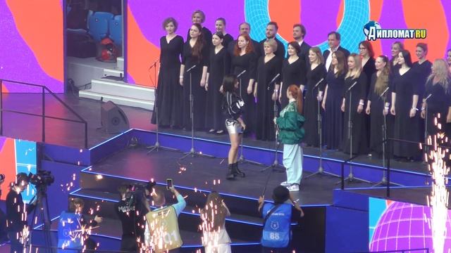 Группа  t.A.T.u. зажгла перед матчем Зенит - Спартак
