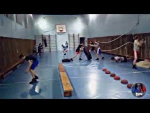 Моменты тренировки по боксу | В школьном спортзале
