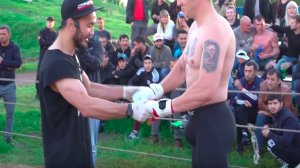 БОЛЬШИЕ ЯЙЦА против Бойца без правил