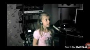 Вот кто озвучивает машу