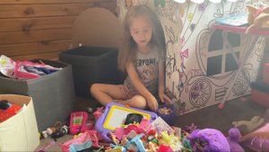 Расхламляю свою комнату от игрушек