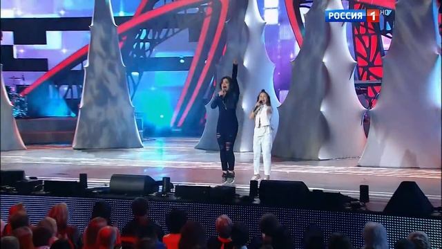 Наташа Королёва и Эрика Мустяцэ Моя мама лучше всех Рождественская Песенка года 2017 смотреть онлайн