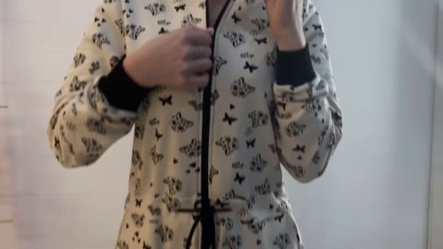 Пижама с карманом на попе Барсы на бежевом с воротником смотреть онлайн