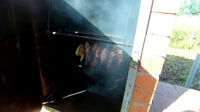 как  коптить  мясо в  коптильне