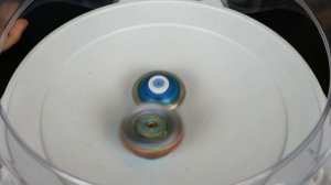 БЕЙБЛЭЙД БЁРСТ GT против ИНФИНИТИ НАДО СПЛИТ. КТО СИЛЬНЕЕ? BEYBLADE BURST GT VS INFINITY NADO SPLIT