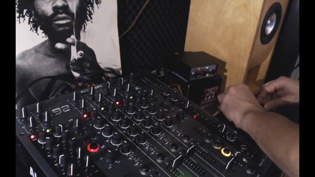 RDH Dub Delay Box first test at home with A&H Xone92 смотреть онлайн