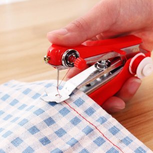 Как правильно шить на ручной мини швейной машинке.