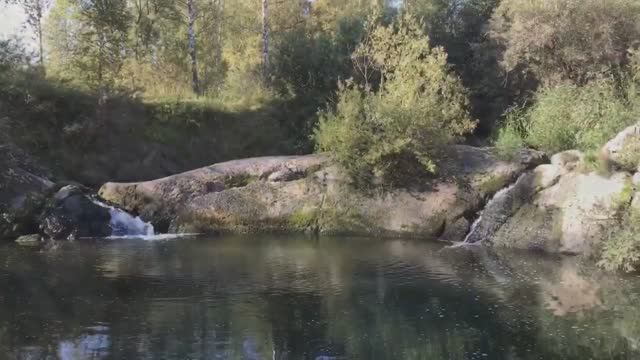 Озеро Канабишка с водопадом и каменной чашей.Село Боровлянка.Водопады Новосибирской области.