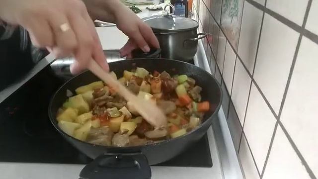 2 блюда из кабачка ( Овощное рагу с индейкой, и кабачок запеченый под сыром )