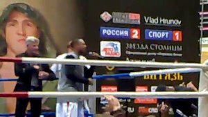 Рой Джонс исполняет Рэп.