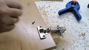 Крепление мебельных петель. Сверло форстнера.