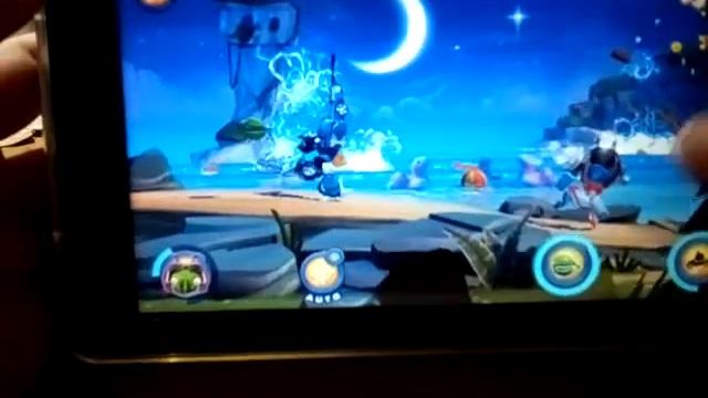 Видео на планшете игру Angry Birds Transformers смотреть онлайн