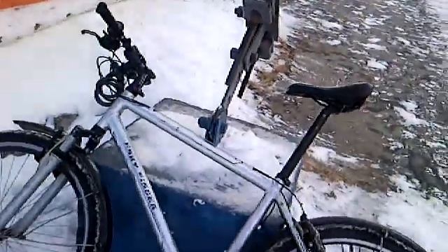 Каменное строение типа "туалет" на пассажирской ЖД станции "Аппаратная" в марте 2012 г. смотреть онлайн