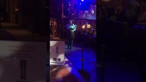 Лучший ресторан Петербурга с поющими и танцующими официантами / Restaurant with singing waitresses