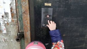 Как легко и быстро открыть дверь в подъезде закрытую на домофон