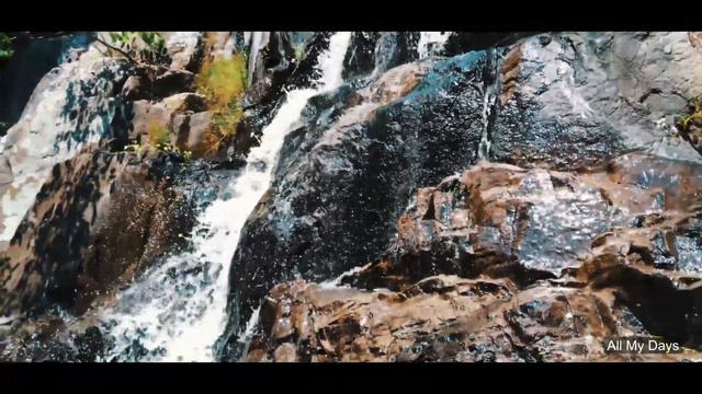 Relaxing in a natural atmosphere And the rushing water among the mountains смотреть онлайн
