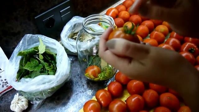 Консервирование помидоров. Простой и проверенный рецепт. КК.mp4 смотреть онлайн