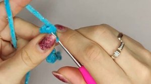 Плюшевый гном крючком за 30 минут из остатков пряжи.  Новогодний декор Описание вязания гномика.