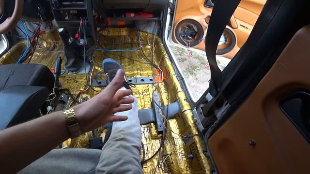 АВТОЗВУК в ЧЕТЫРКУ за 30 000 рублей! Бюджетный автозвук в ваз 2114